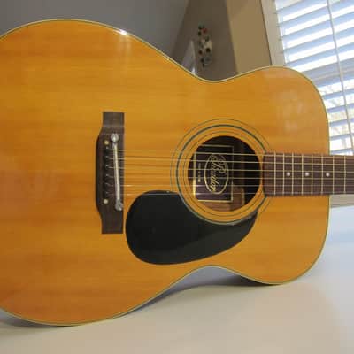 Picador 000-18 Acoustic Guitar Near Perfect Condition with Hard Shell Case Circa-1970s-Natural image 2
