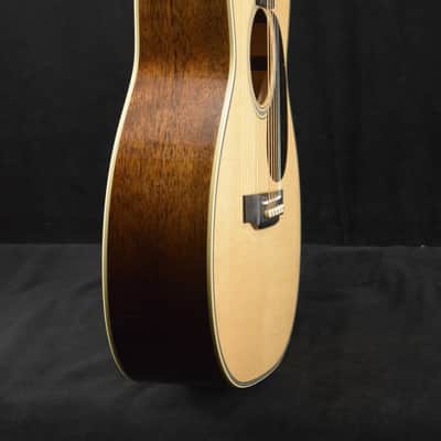 Martin Custom Shop 00 Grand Concert 12-Fret Mahogany Adirondack Spruce VTS Natural image 3