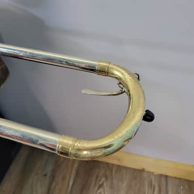 Signature 2000 Custom Series F-Attachment Trombone Brass Just serviced , no case image 8