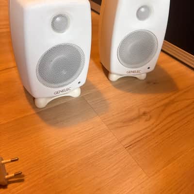 Genelec 6010a WHITE PAIR image 4