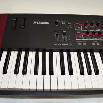 Yamaha MOXF8 88-Key Synthesizer Workstation Keyboard image 4