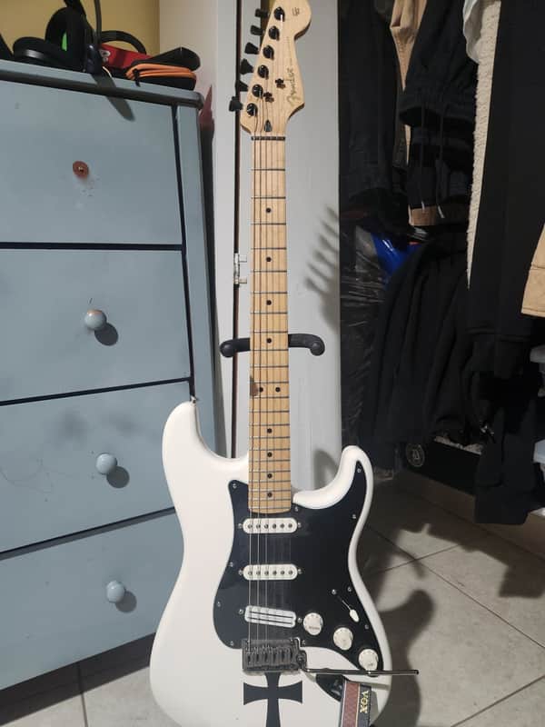 Fender Player Stratocaster, Maple Fingerboard, Polar White 2022 - Gloss Polyester image 1