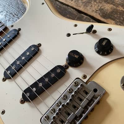 Fender Stratocaster 1972 Reissue FujiGen MIJ E-Serial 1984-87 Olympic White image 9