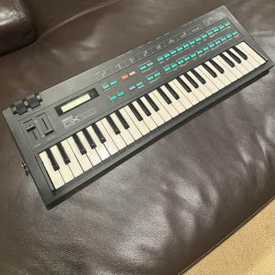 Yamaha DX100 Programmable Algorithm Synthesizer 1985 - Black