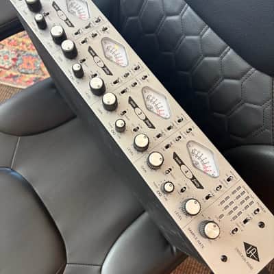 Universal Audio 4-710d 4-Channel Microphone Preamp 2010 - Present - SIlver image 3