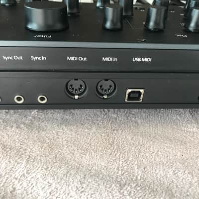 Modal Electronics Argon8 8 Voice 37-Key Wavetable Synthesizer in mint condition with power supply. image 10