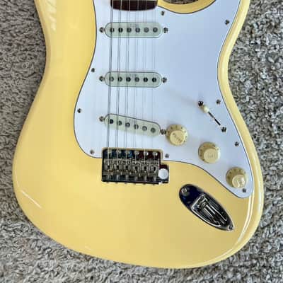 Mint Fender Yngwie Malmsteen Stratocaster White Electric Guitar, Scalloped board image 4