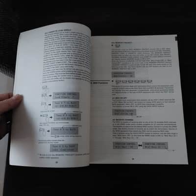 Yamaha DX21 Synth Literature Bundle including the Owner's Manual / Manuel d'utilisation / Bedienungsanleitung image 7