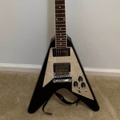 Gibson Flying V 2024 - Black with chrome pick ups image 2