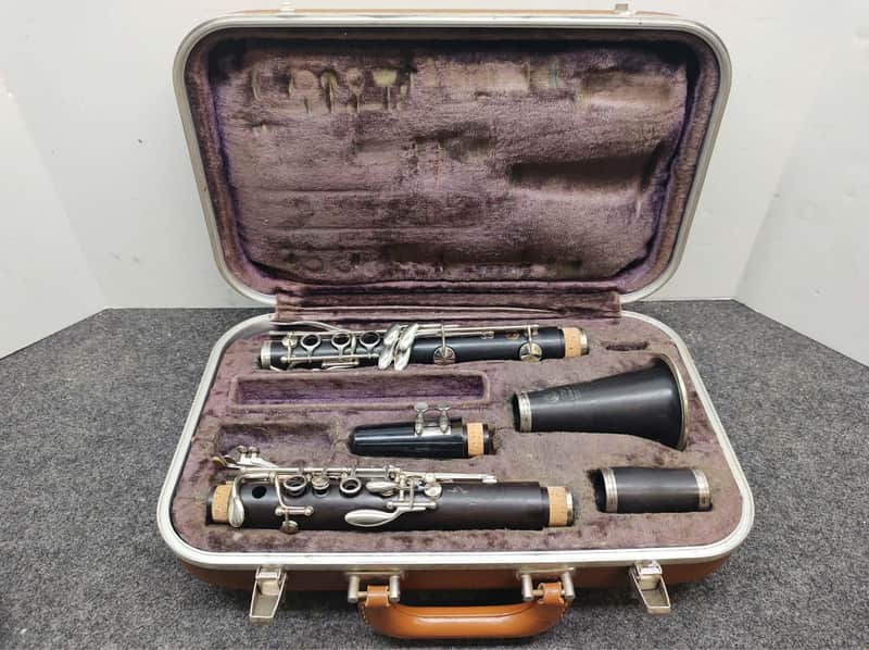 H. Selmer "Centered Tone" Bb Clarinet 1958 - Serial #R5569 - Black image 1