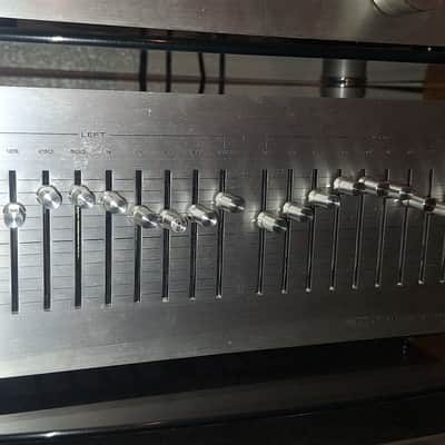Pioneer SA-9500 II 80-Watt Stereo Solid-State Integrated Amplifier 1975 - 1979 - Silver image 2
