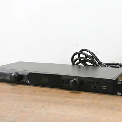Panamax MR4300 9-Outlet Power Management Conditioner CG011U4