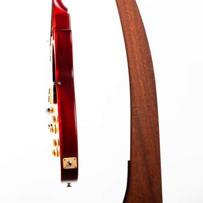 Gibson Les Paul Tribute Satin, Satin Cherry Sunburst | Demo image 6