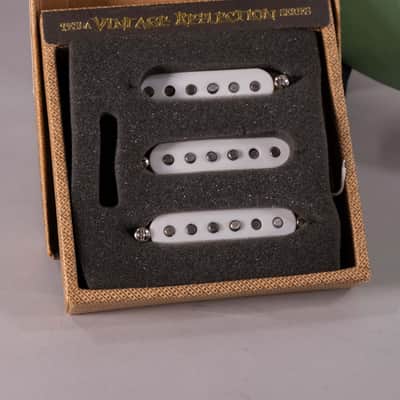 Fender stratocaster vintera road worn 75th - surf green image 10
