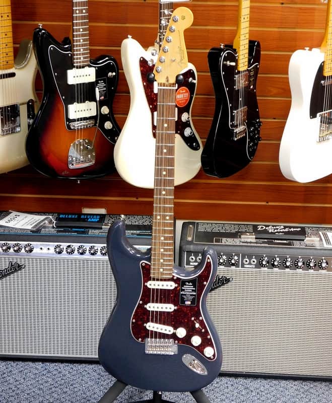 2025 Fender American Professional Classic Stratocaster Electric Guitar w/Gig Bag! Faded Black! VERY NICE!!!