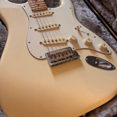 Fender American Professional Stratocaster with Maple Fretboard 2019 Olympic White image 2