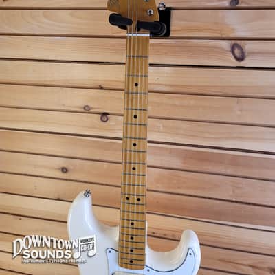 2015 Fender Jimi Hendrix Signature Stratocaster with Road Runner Gig Bag - Olympic White, 8lbs image 4