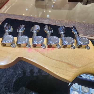 Fender Standard Stratocaster with S1 Tremolo with Maple Fretboard MIJ 1984 - 1987 - Candy Apple Red image 13