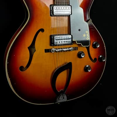 Guild Starfire IV from 1964/65 in sunburst finish with original case with Star Club Logo image 5