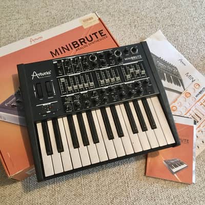 Arturia MiniBrute 25鍵 アナログシンセサイザー Arturia MiniBrute 25-Key Synthesizer – BuyOrBorrow Music