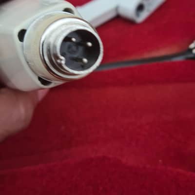 Sennheiser Sennheiser MD 421 Dynamic Microphone | 3-Pin | White / Silver | Original Case + Clamp image 8