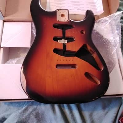 Fender stratocaster vintage Road Worn NEW Stratocaster roadworn lacquer finish body - Lacquer image 1