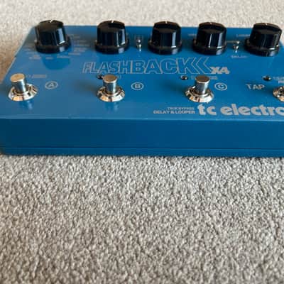 TC Electronic Flashback X4 Delay & Looper 2011 - 2019 - Blue image 2
