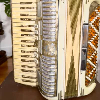 Noble Piano Accordion, 41/120, LMH, 7 registers, Made in Italy, in excellent playing condition and very good cosmetic condition image 13
