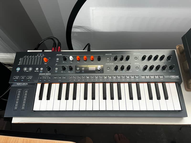 Arturia MiniFreak 37-Key 6-Voice Polyphonic Hybrid Synthesizer