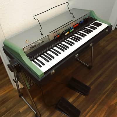 Farfisa VIP-200 61-Key Organ