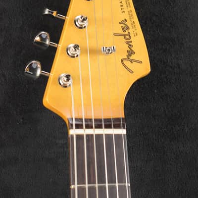 Fender Vintera III Early '60s Stratocaster Sonic Blue Rosewood Fingerboard image 5