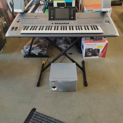 Yamaha Tyros 5 Bundle image 1