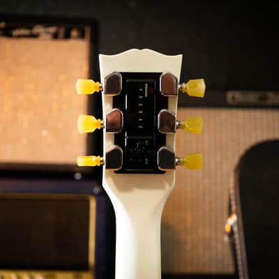 Gibson Les Paul Signature T with Min-ETune Robot Tuners 2013 - Alpine White Burst image 11