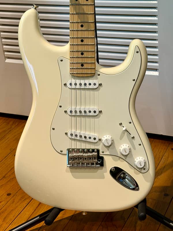 Fender American Special Stratocaster with Maple Fretboard 2015 - 2018 - Olympic White image 1