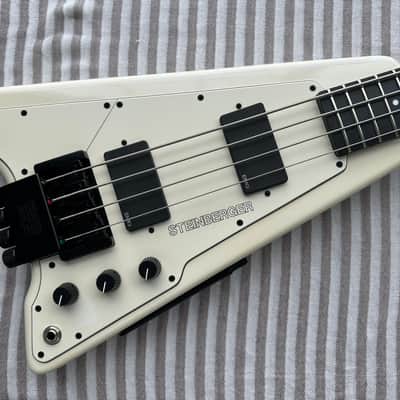 Steinberger XP2A headless bass, 5-bolt GRAPHITE neck, gloss WHITE, Active EMGs, restored by Jeff Babicz, with OEM gig bag, set of light Double-Ball strings, STADB04 single-ball string adapter, hex wrench image 2