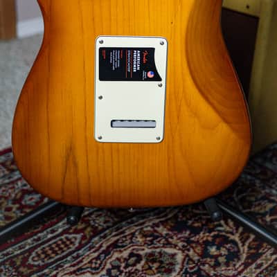 2021 Fender American Performer Stratocaster with Rosewood Fretboard - Honeyburst image 7
