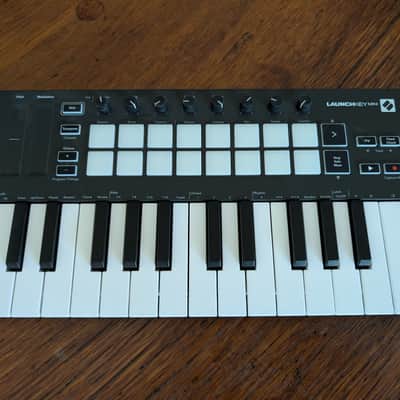 Novation Launchkey Mini MIDI Keyboard Controller image 4