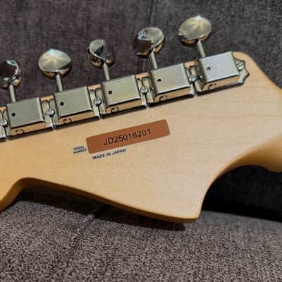 Fender MIJ Junior Collection Jazzmaster with Fender Gigbag - 2025 Model in Satin Shell Pink image 9