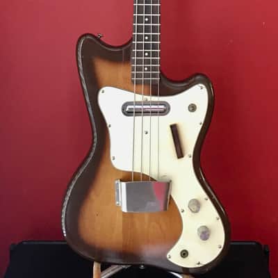 SILVERTONE BASS GUITAR image 2