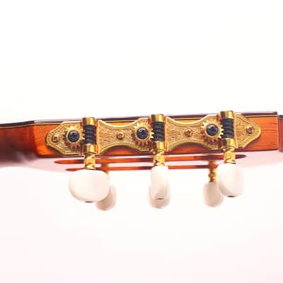 Antonio Bernal 2009 flamenco guitar - deep sound + explosive in attack - good value for money - check video! image 8