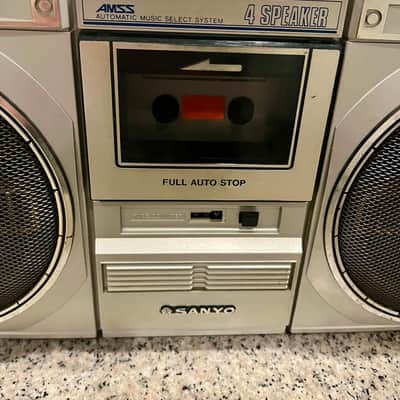 Sanyo M9935K 1982 Vintage Boombox Works well. image 11