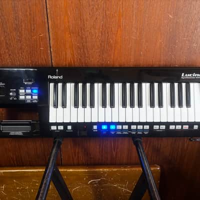 Roland AX-09 Lucina 37-Key Keytar Synthesizer | Reverb España