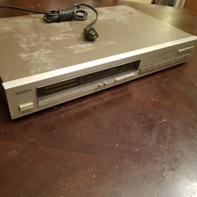 Denon TU-747 Stereo AM FM Tuner Quartz Lock 1980's - Japan Silver image 2
