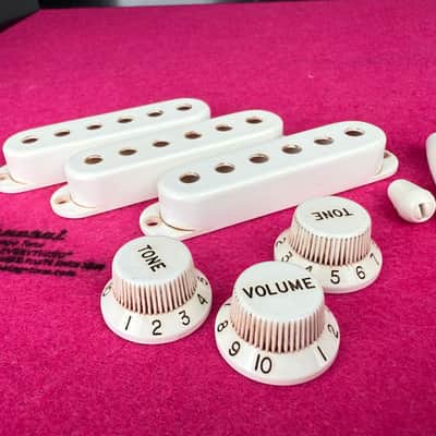General Vintage Tone Full Ass. Pre cbs  covers / Knobs / tips fits Stratocaster®️ 50’s  round edges - White aged image 8