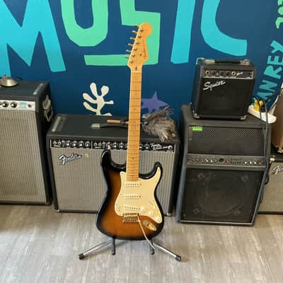 Fender 50th Anniversary American Deluxe Stratocaster 2004 - Sunburst used image 1