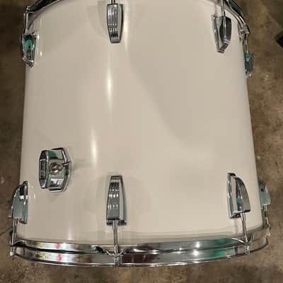 Ludwig 15, 18, 24 Super Classic 3 ply 70s White cortex drum set image 10