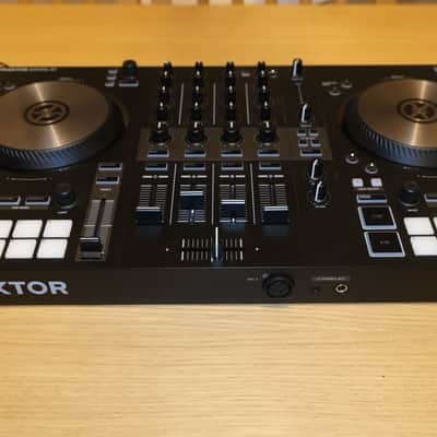 Native Instruments Traktor Kontrol S3 DJ Controller 2019 - Present - Black image 2