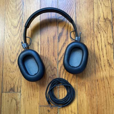Master & Dynamic MH40 - Black & Gun Metal Wired Headphones image 3