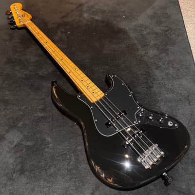 Fender Player Jazz Bass with Maple Fretboard Black image 4