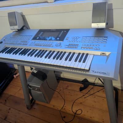 Yamaha Tyros2 61-Key Arranger Workstation Keyboard 2005 - Silver image 3
